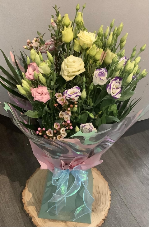 Pretty Lisianthus Vase