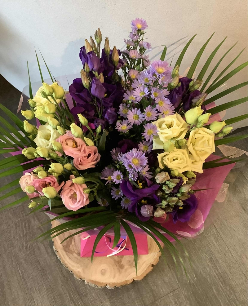 Summer Special Lisianthus Vase